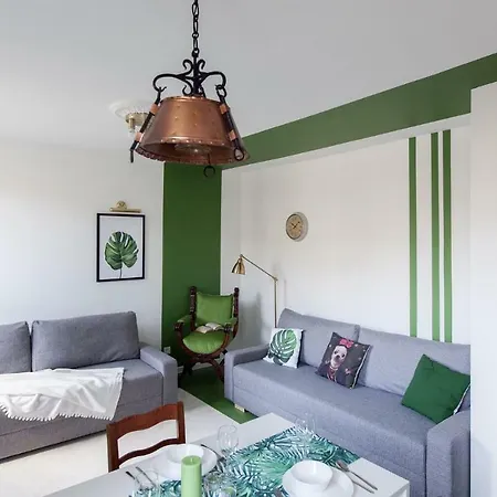 Heart Of Apt- Walking Distance Everywhere Apartment