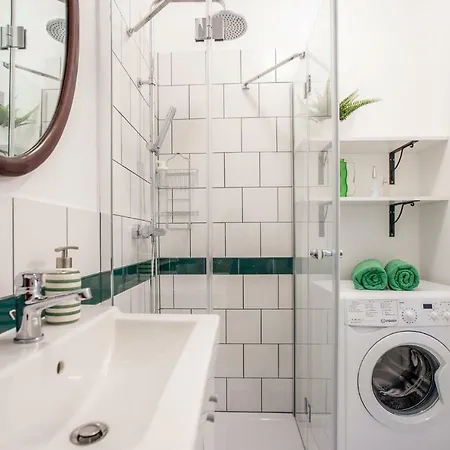 Heart Of Apt- Walking Distance Everywhere Apartment *
